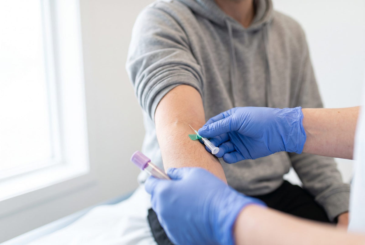 Blutabnahme in der Praxis: Vitamin B6 wird als Pyridoxal-5-phosphat lichtgeschützt im Blut gemessen