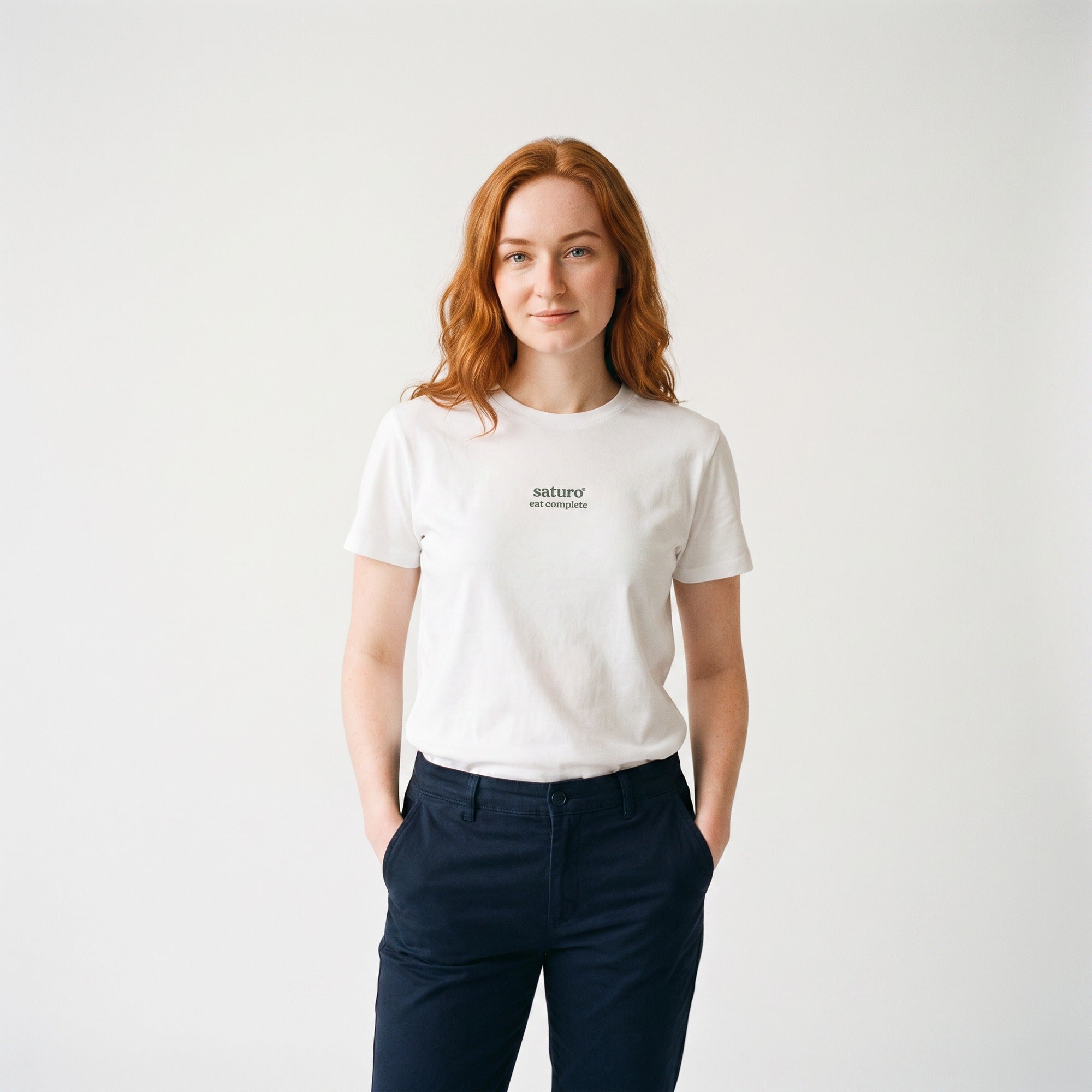 Saturo T-Shirt Weiß am Model – frontal
